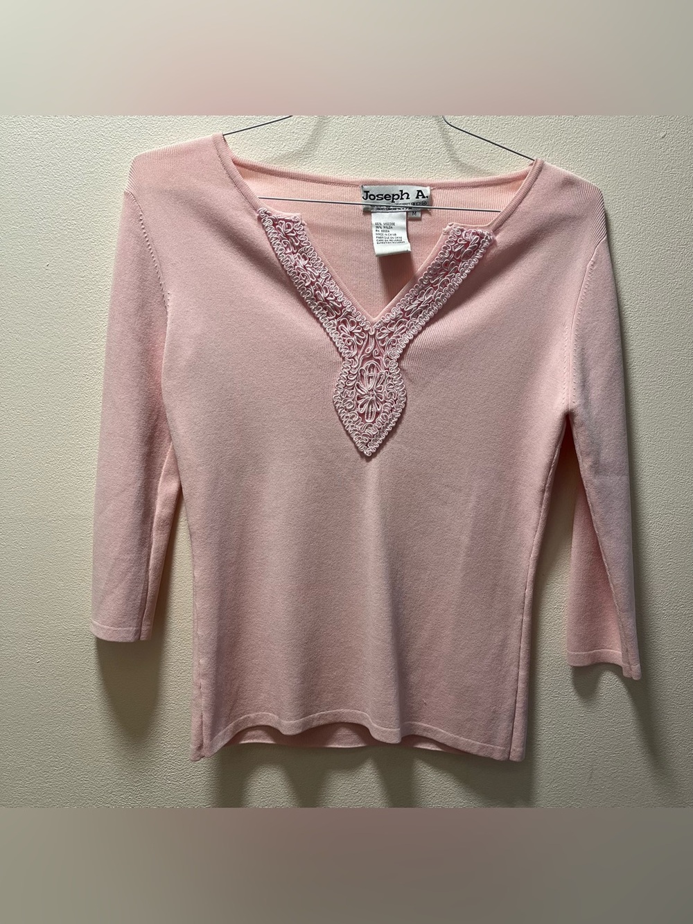 Joseph A. Stylish Chic Light Knit Embroidered V-Neck Long Sleeve Top, Sz M, Pink
